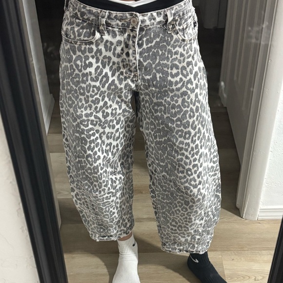 KanCan Gray Leopard Print Women's barrel - Picture 2 of 2